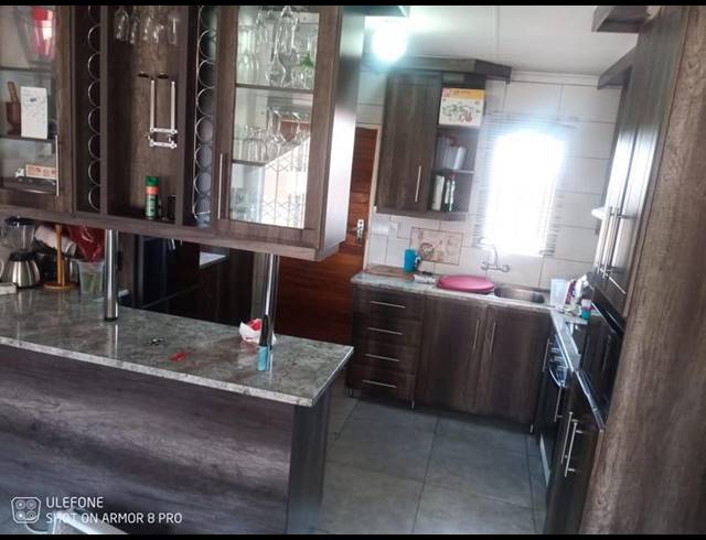 5 BEDROOM HOUSE FOR SALE IN WINDMILL PARK EXT